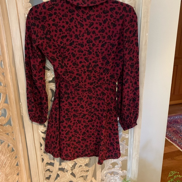 Burgundy floral keyhole collared tunic dress - Picture 2 of 3